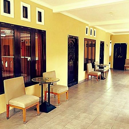 Hotel Sentral Pabean Buleleng Екстериор снимка