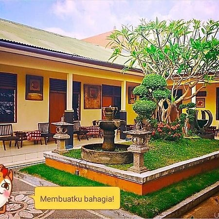 Hotel Sentral Pabean Buleleng Екстериор снимка
