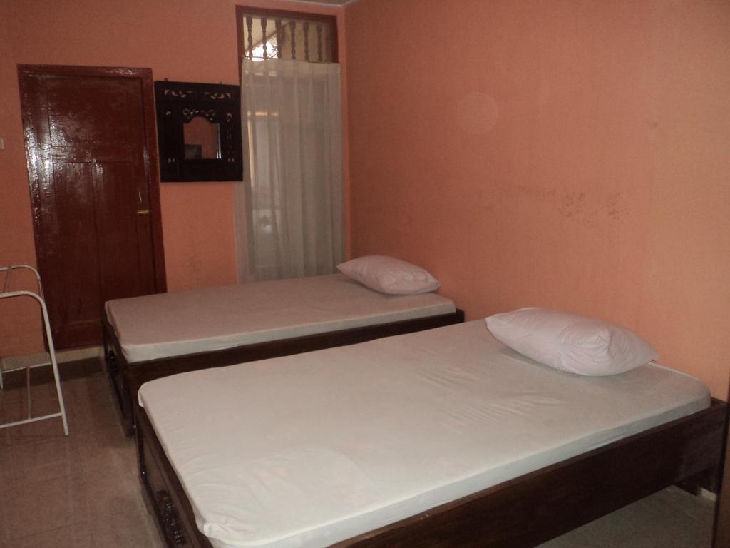 Hotel Sentral Pabean Buleleng Екстериор снимка