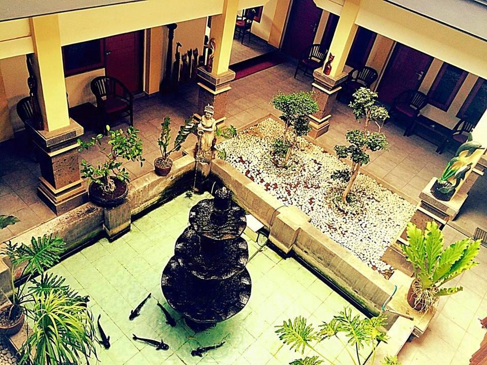 Hotel Sentral Pabean Buleleng Екстериор снимка