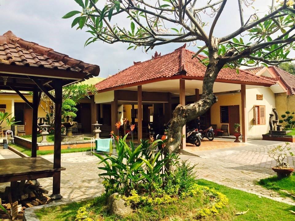Hotel Sentral Pabean Buleleng Екстериор снимка