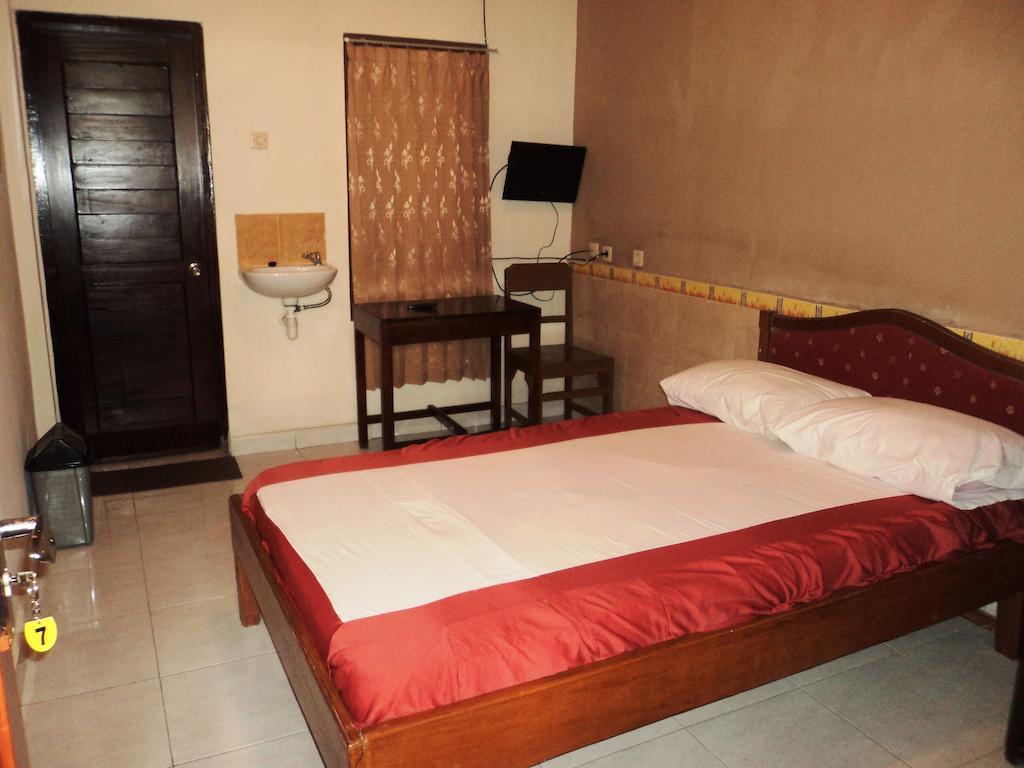 Hotel Sentral Pabean Buleleng Стая снимка