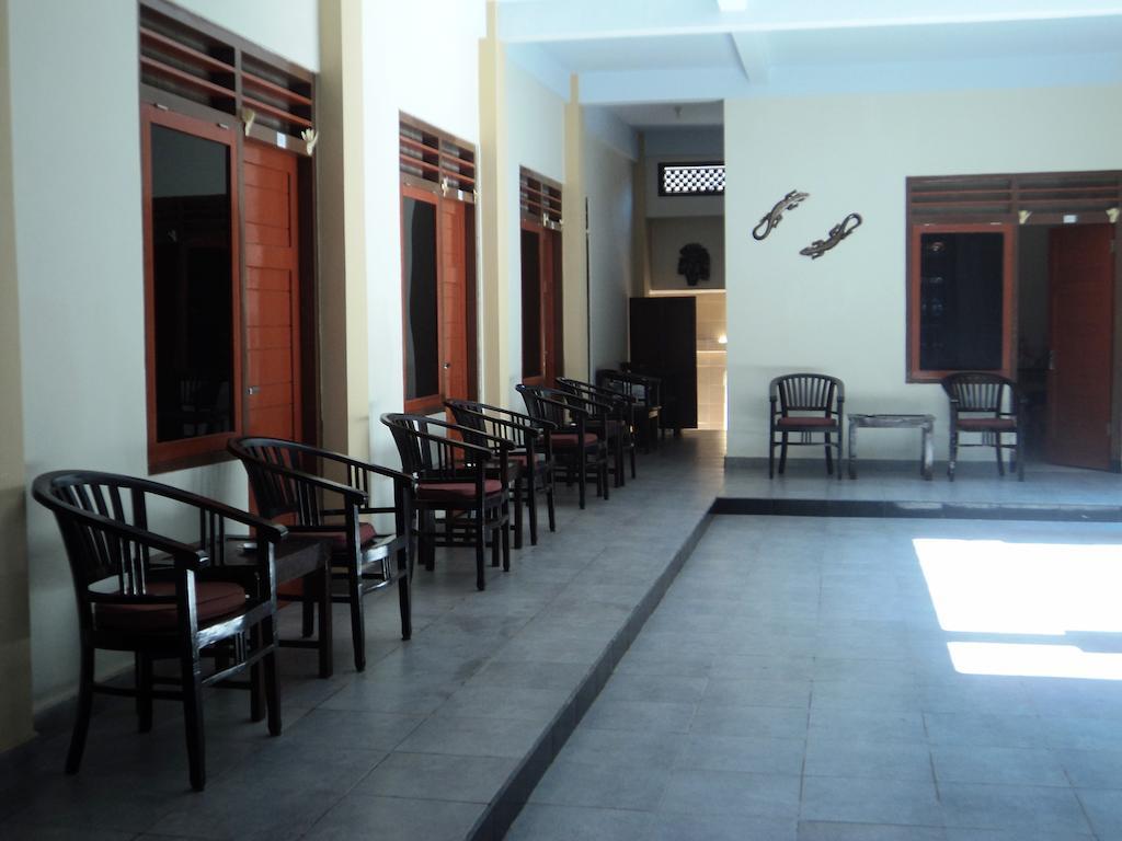Hotel Sentral Pabean Buleleng Стая снимка