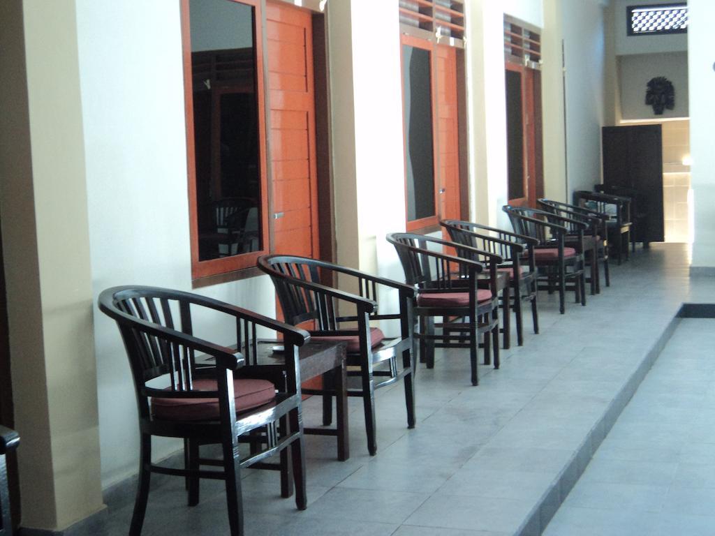Hotel Sentral Pabean Buleleng Стая снимка