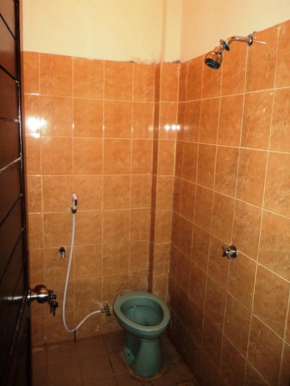 Hotel Sentral Pabean Buleleng Стая снимка
