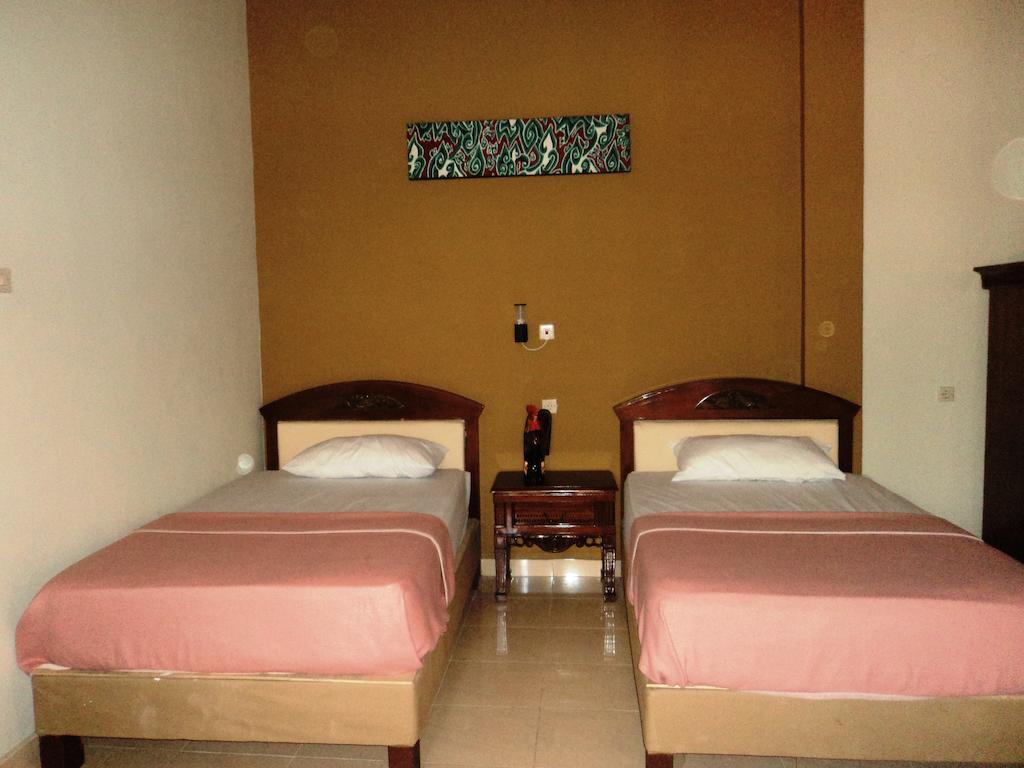 Hotel Sentral Pabean Buleleng Стая снимка