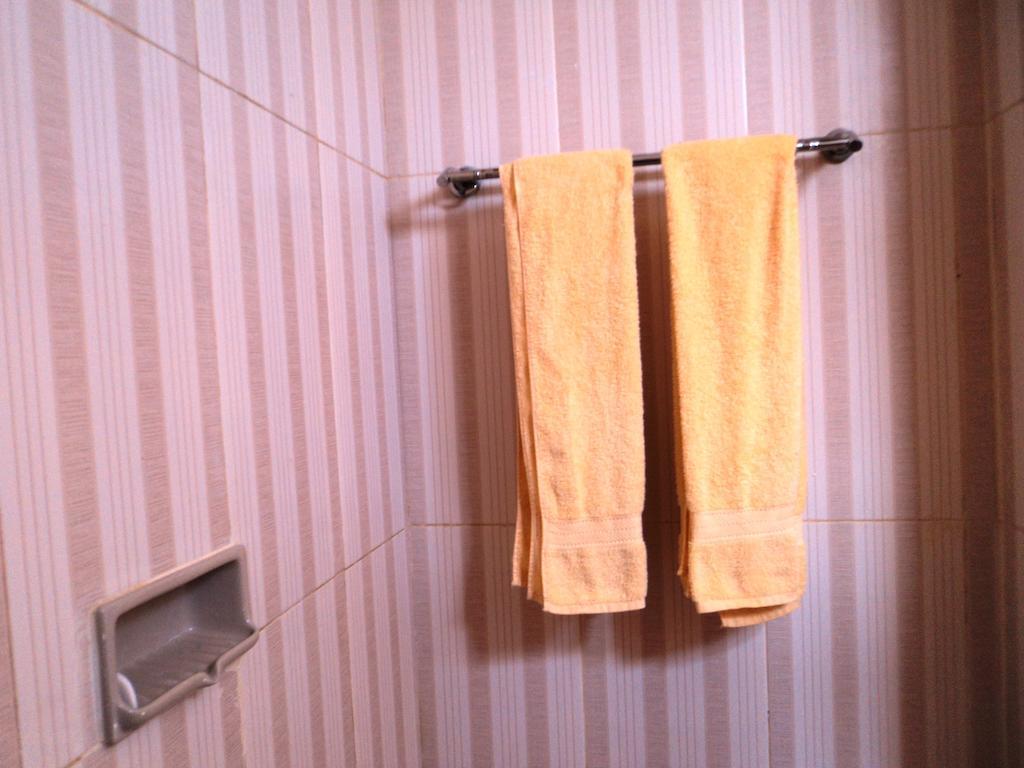 Hotel Sentral Pabean Buleleng Стая снимка