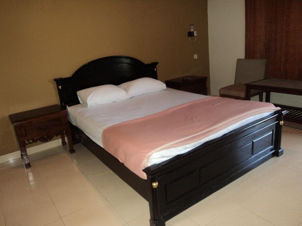 Hotel Sentral Pabean Buleleng Стая снимка