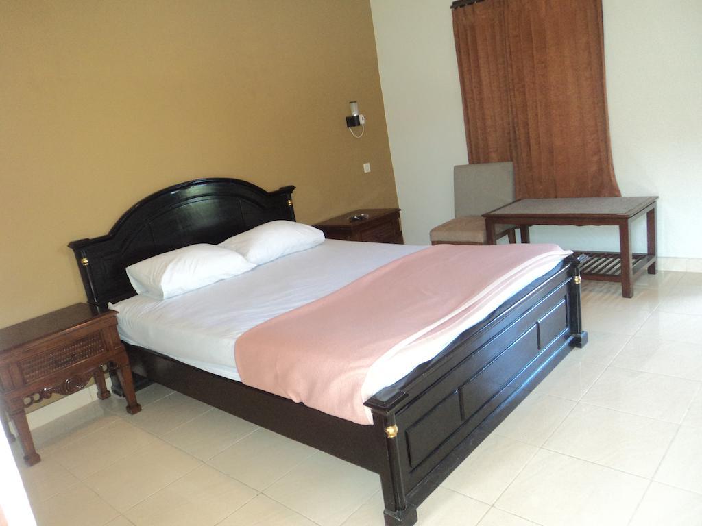 Hotel Sentral Pabean Buleleng Екстериор снимка